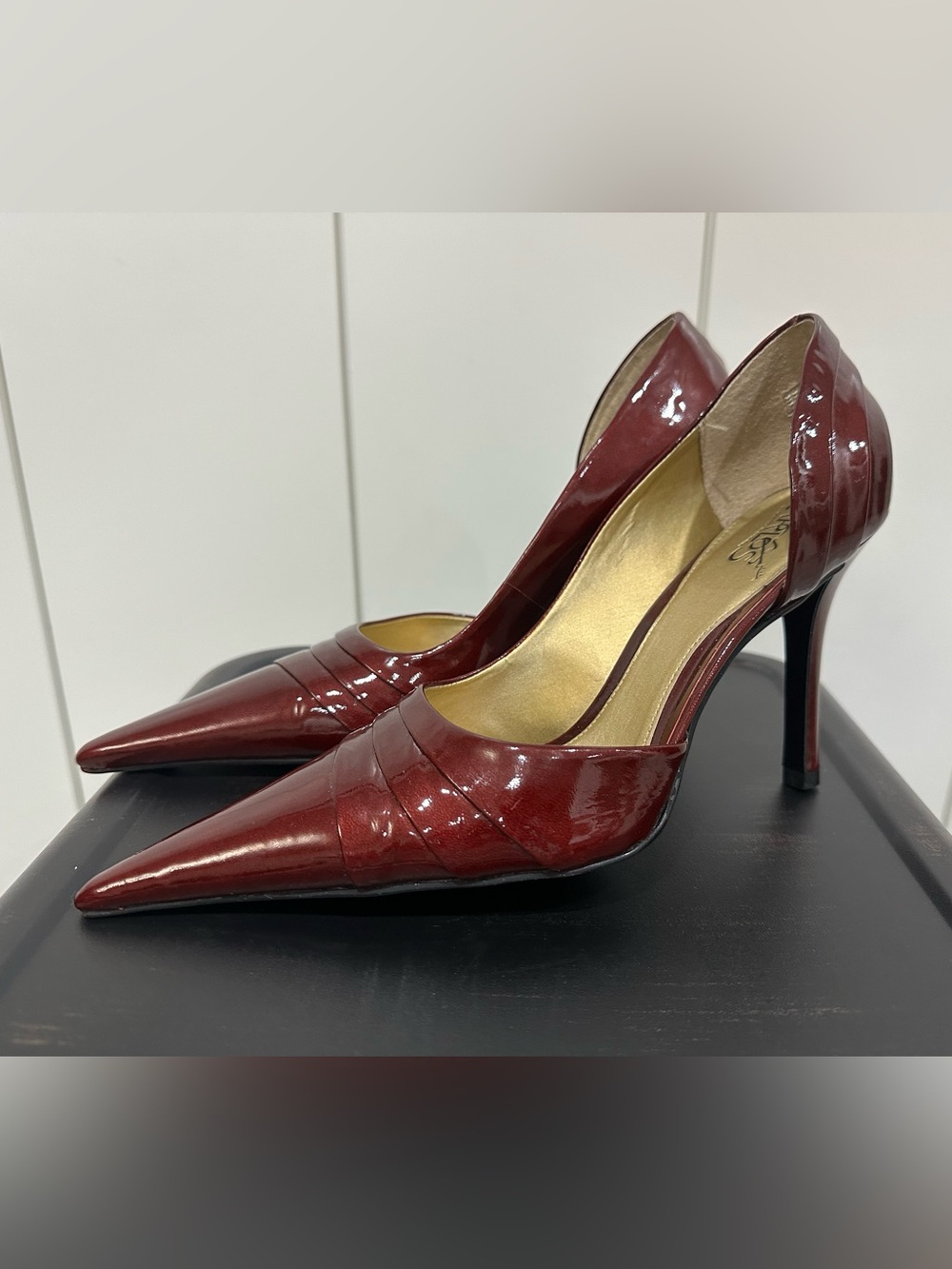 Carlos Santana Pointed Patent Pumps in Burgundy Red